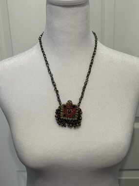 ✨ Vintage Statement Pendant Necklace – Ornate Metal with Multicolor Stones ✨